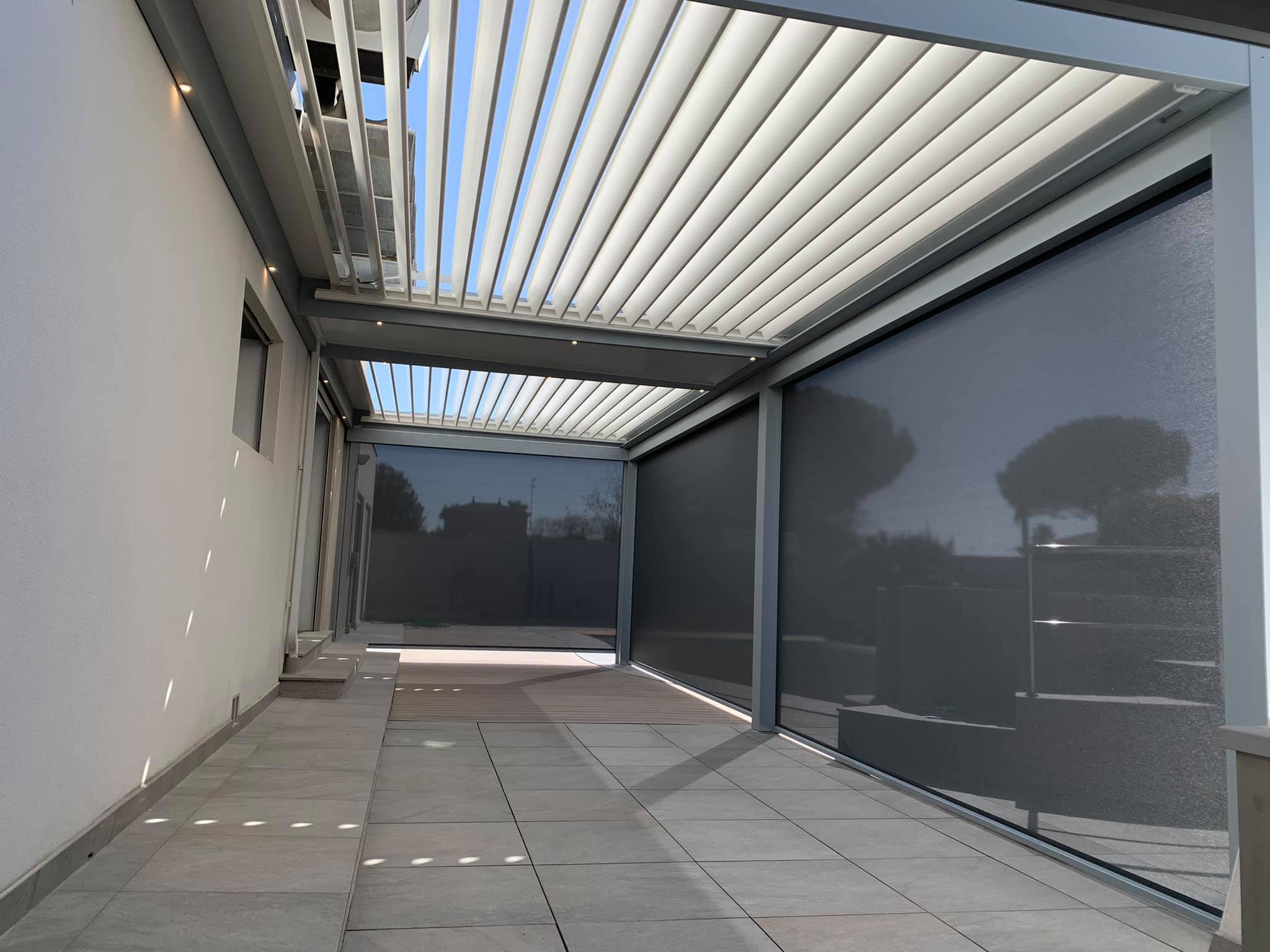 SOLUTIONS DE FERMETURES PERGOLAS Store et Motion